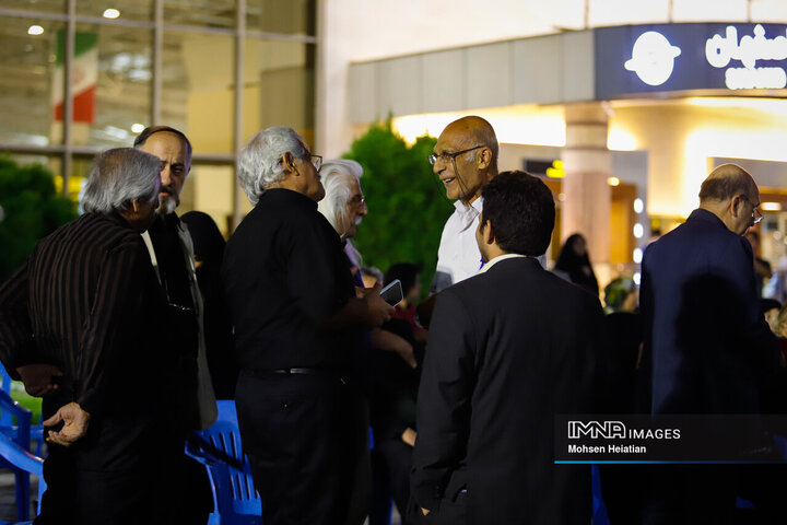 ورود پیکر استاد فرشچیان به اصفهان