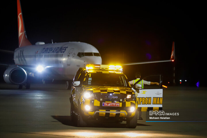 ورود پیکر استاد فرشچیان به اصفهان