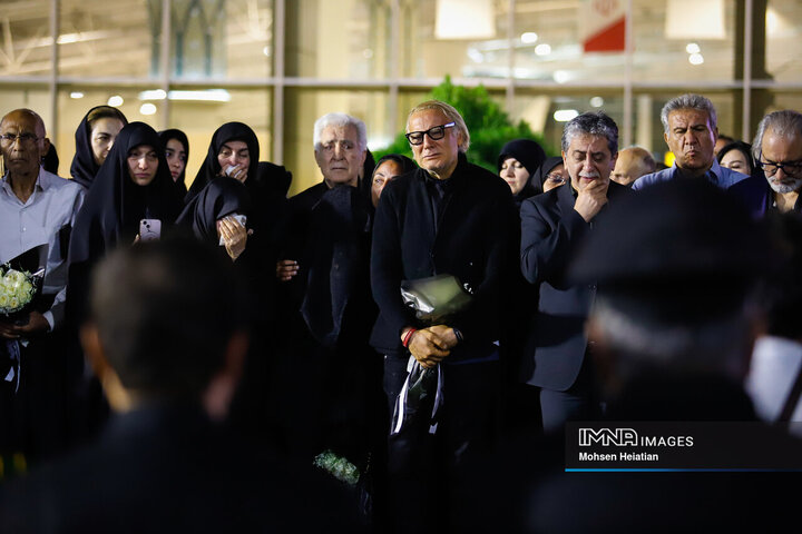 ورود پیکر استاد فرشچیان به اصفهان