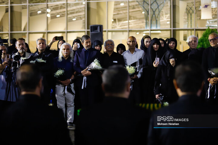 ورود پیکر استاد فرشچیان به اصفهان