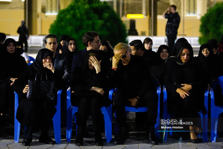 ورود پیکر استاد فرشچیان به اصفهان