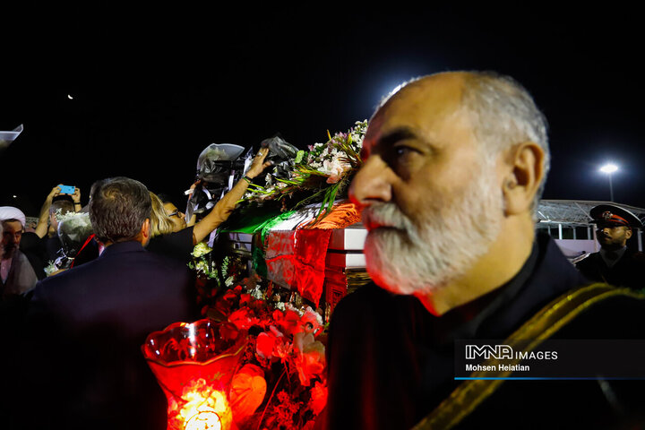 ورود پیکر استاد فرشچیان به اصفهان