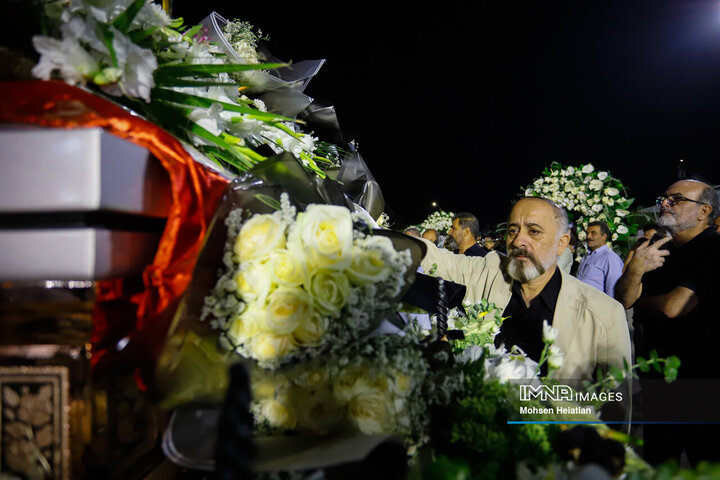 ورود پیکر استاد فرشچیان به اصفهان