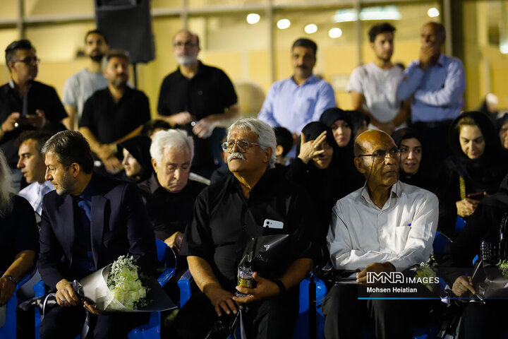 ورود پیکر استاد فرشچیان به اصفهان