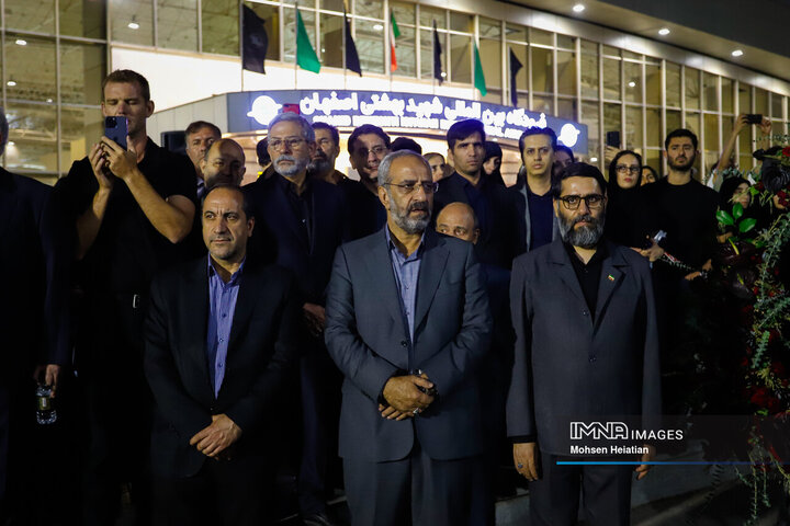 ورود پیکر استاد فرشچیان به اصفهان