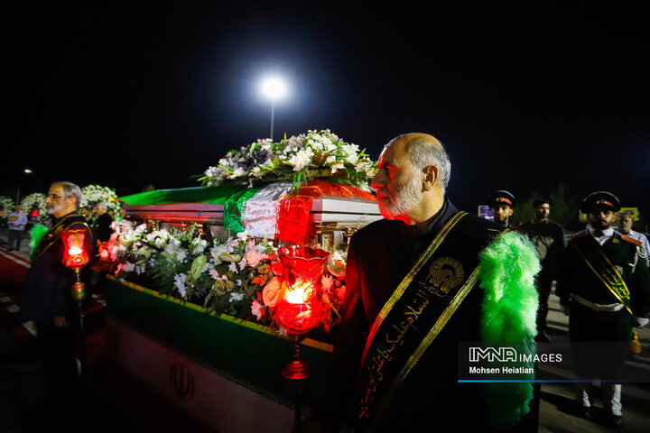 ورود پیکر استاد فرشچیان به اصفهان