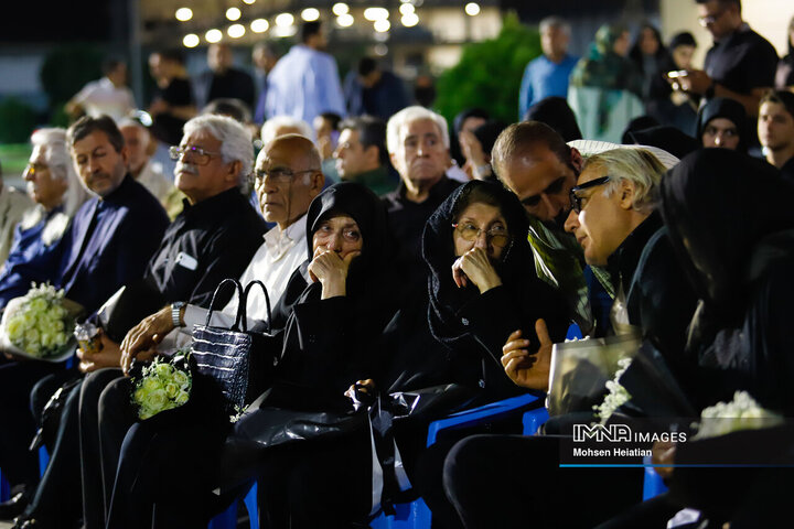 ورود پیکر استاد فرشچیان به اصفهان