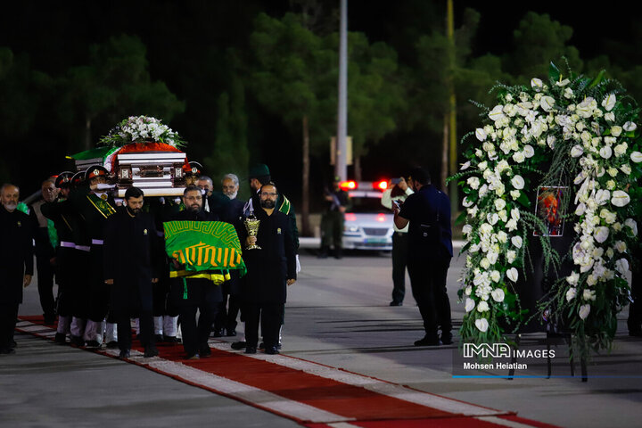 ورود پیکر استاد فرشچیان به اصفهان