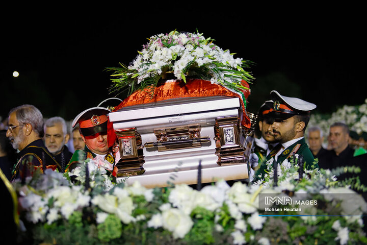 ورود پیکر استاد فرشچیان به اصفهان