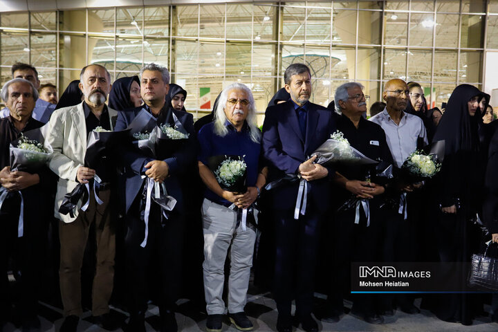 ورود پیکر استاد فرشچیان به اصفهان