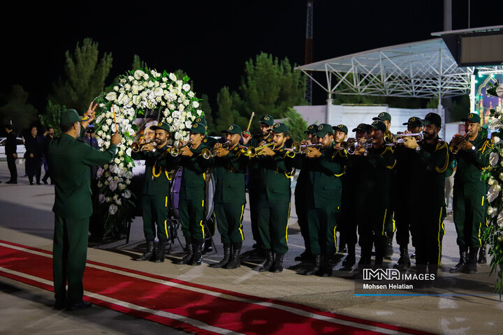 ورود پیکر استاد فرشچیان به اصفهان