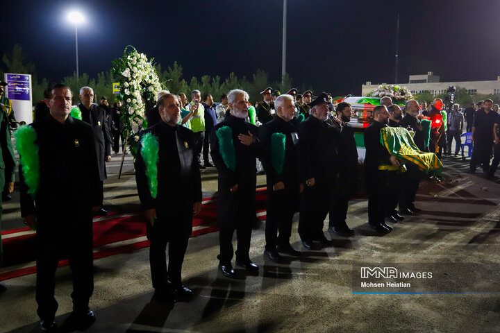 ورود پیکر استاد فرشچیان به اصفهان