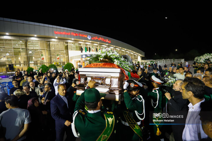 ورود پیکر استاد فرشچیان به اصفهان