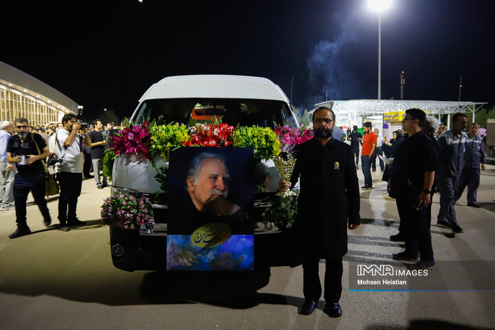 ورود پیکر استاد فرشچیان به اصفهان