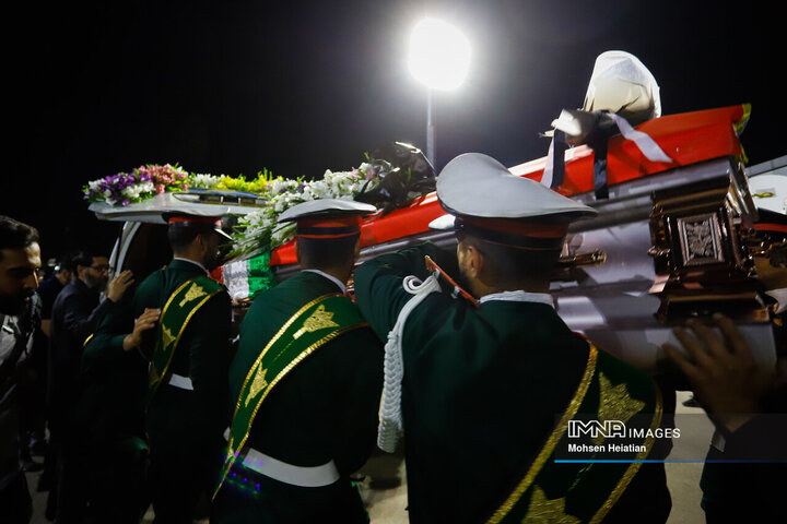 ورود پیکر استاد فرشچیان به اصفهان