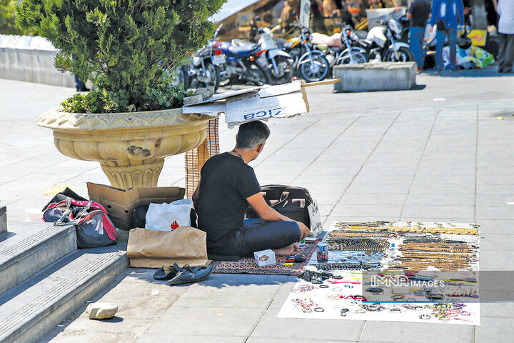 جلوگیری از بساط‌گستری و دست‌فروشی ۳۳۹ نفر در منطقه ۶ اصفهان