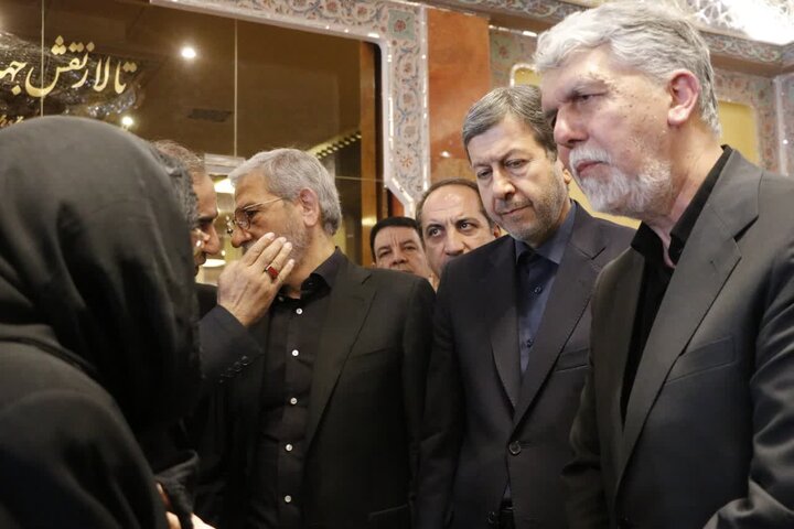 وزیر فرهنگ با خانواده استاد فرشچیان دیدار کرد