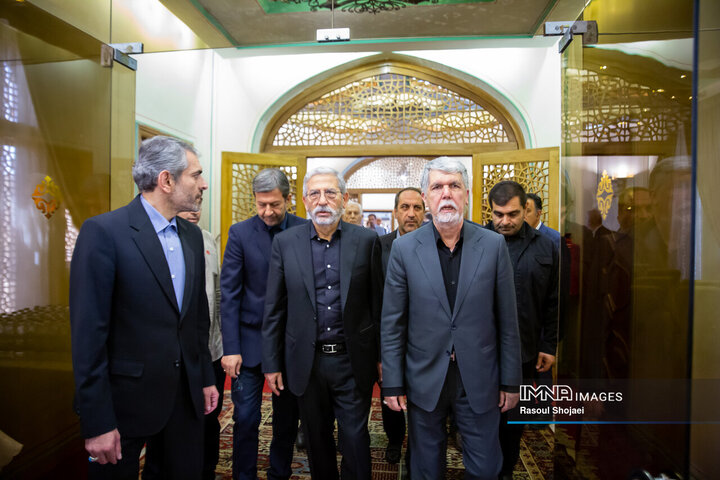 دیدار وزیر فرهنگ با هنرمندان اصفهان