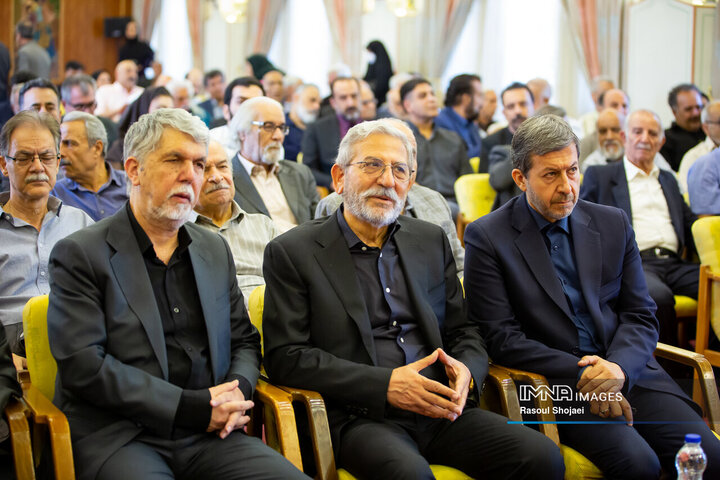 دیدار وزیر فرهنگ با هنرمندان اصفهان