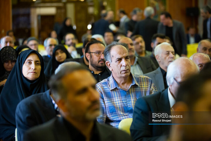 دیدار وزیر فرهنگ با هنرمندان اصفهان