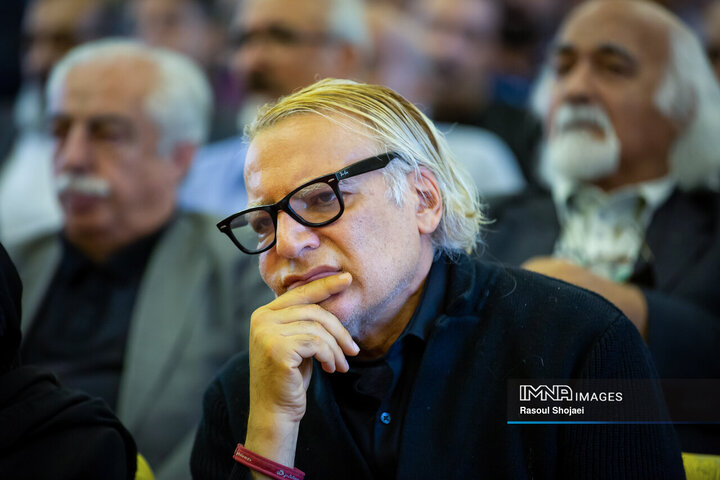 دیدار وزیر فرهنگ با هنرمندان اصفهان