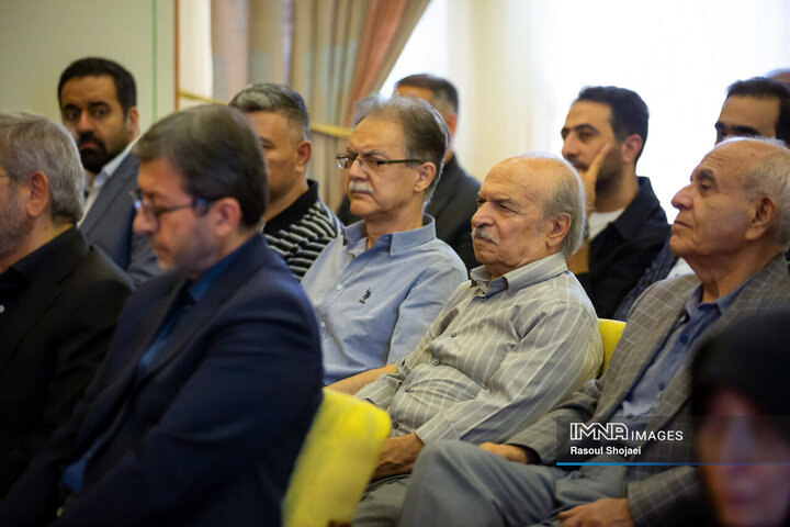 دیدار وزیر فرهنگ با هنرمندان اصفهان