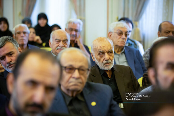 دیدار وزیر فرهنگ با هنرمندان اصفهان