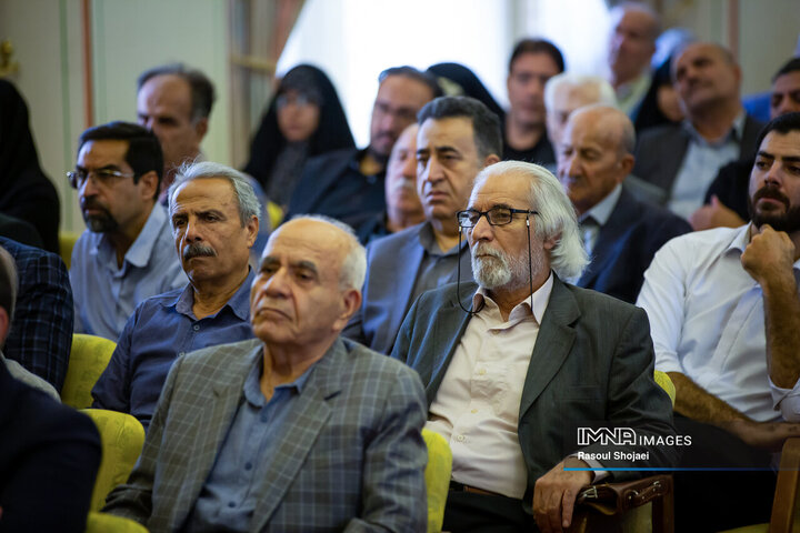 دیدار وزیر فرهنگ با هنرمندان اصفهان