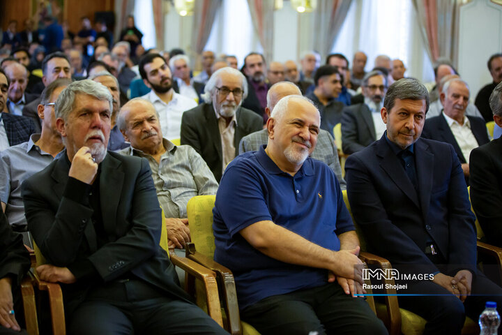 دیدار وزیر فرهنگ با هنرمندان اصفهان