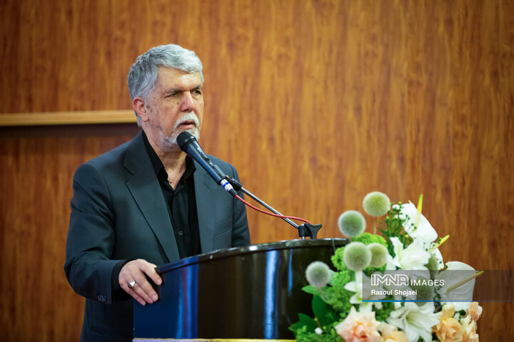 کارهای برجسته زیادی در حوزه مسائل اقتصادی، سیاسی و فرهنگی می‌توانیم‌ انجام دهیم