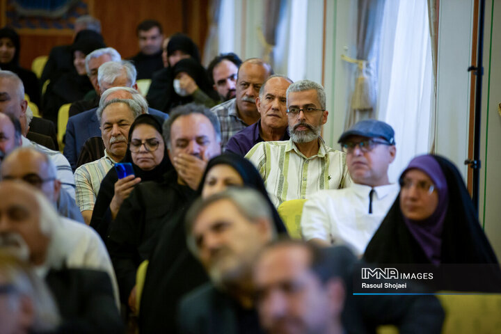 دیدار وزیر فرهنگ با هنرمندان اصفهان