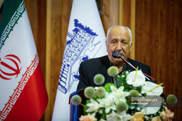 دیدار وزیر فرهنگ با هنرمندان اصفهان