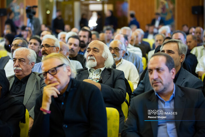 دیدار وزیر فرهنگ با هنرمندان اصفهان