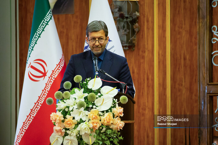 دیدار وزیر فرهنگ با هنرمندان اصفهان