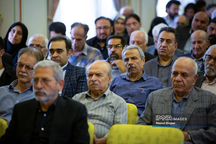 دیدار وزیر فرهنگ با هنرمندان اصفهان