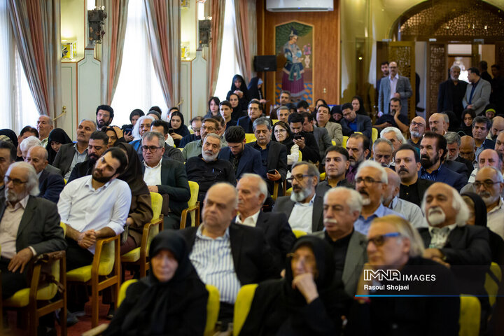 دیدار وزیر فرهنگ با هنرمندان اصفهان