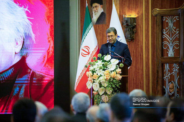 دیدار وزیر فرهنگ با هنرمندان اصفهان