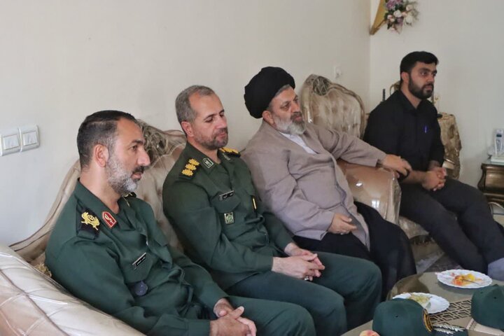 روحیه ایثارگری و فداکاری آزادگان باید الگویی برای نسل‌های آینده باشد