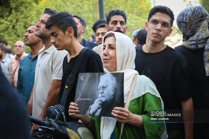 در حاشیه مراسم تشییع استاد فرشچیان