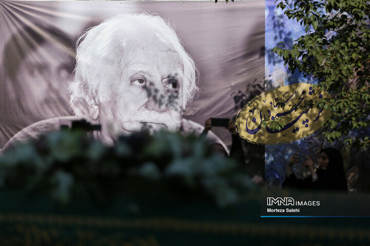 در حاشیه مراسم تشییع استاد فرشچیان