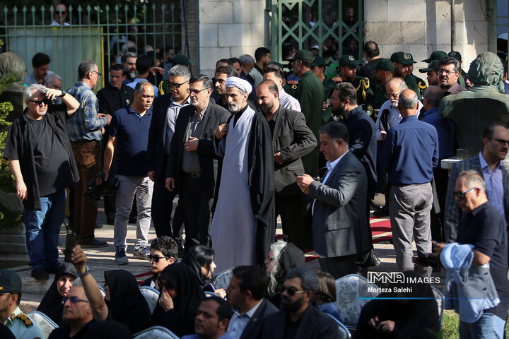 در حاشیه مراسم تشییع استاد فرشچیان