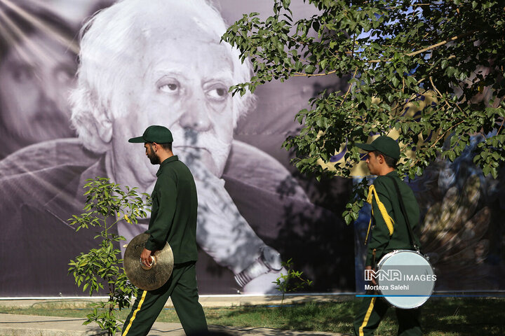 در حاشیه مراسم تشییع استاد فرشچیان