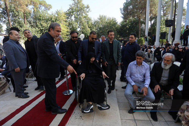 در حاشیه مراسم تشییع استاد فرشچیان