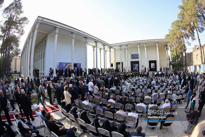 در حاشیه مراسم تشییع استاد فرشچیان