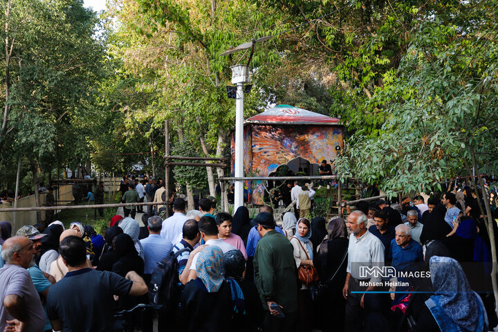 در حاشیه مراسم تشییع استاد فرشچیان