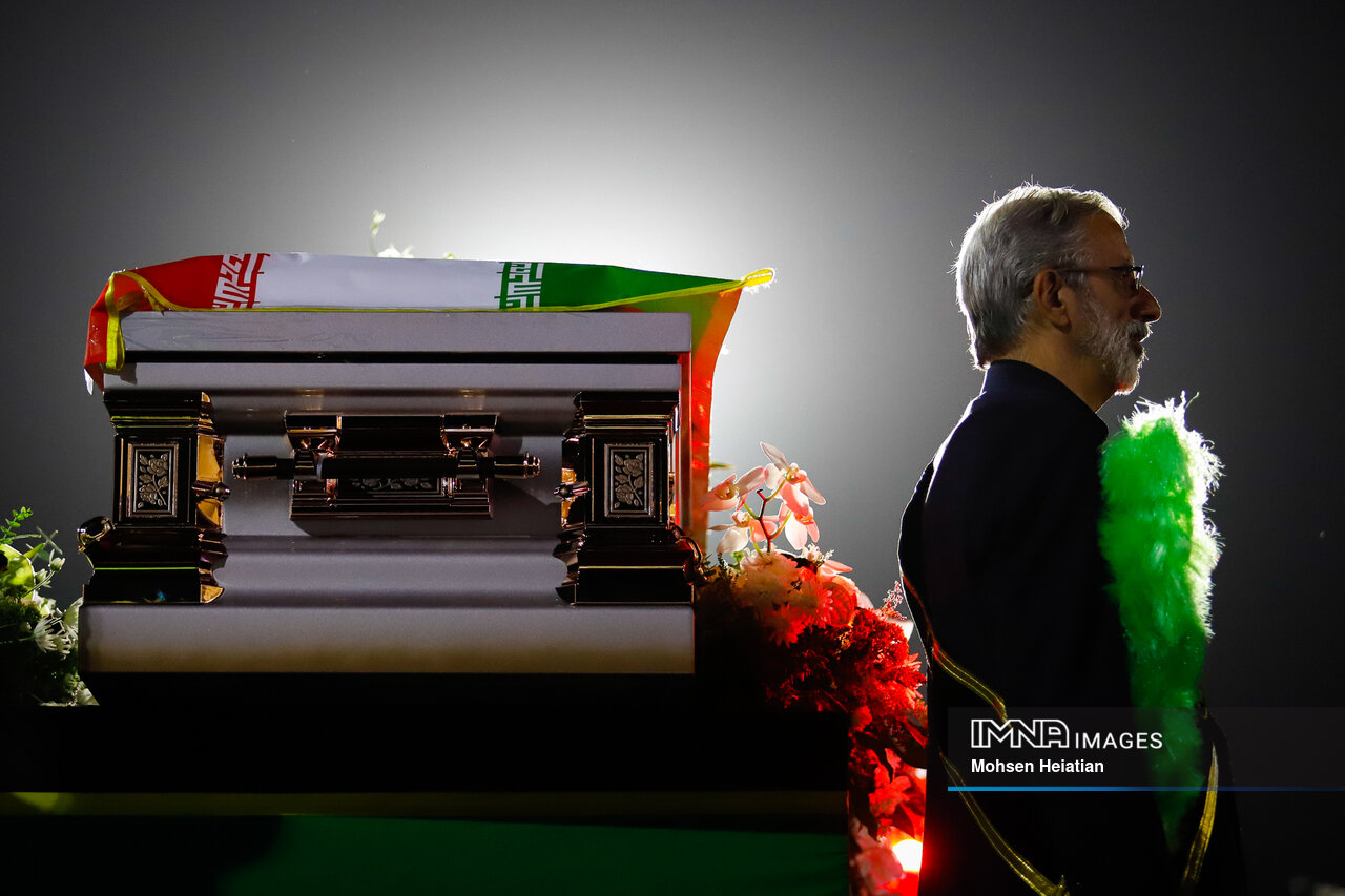 Isfahan Pays Tribute to Legendary Miniaturist Mahmoud Farshchian in Emotional Farewell Ceremony