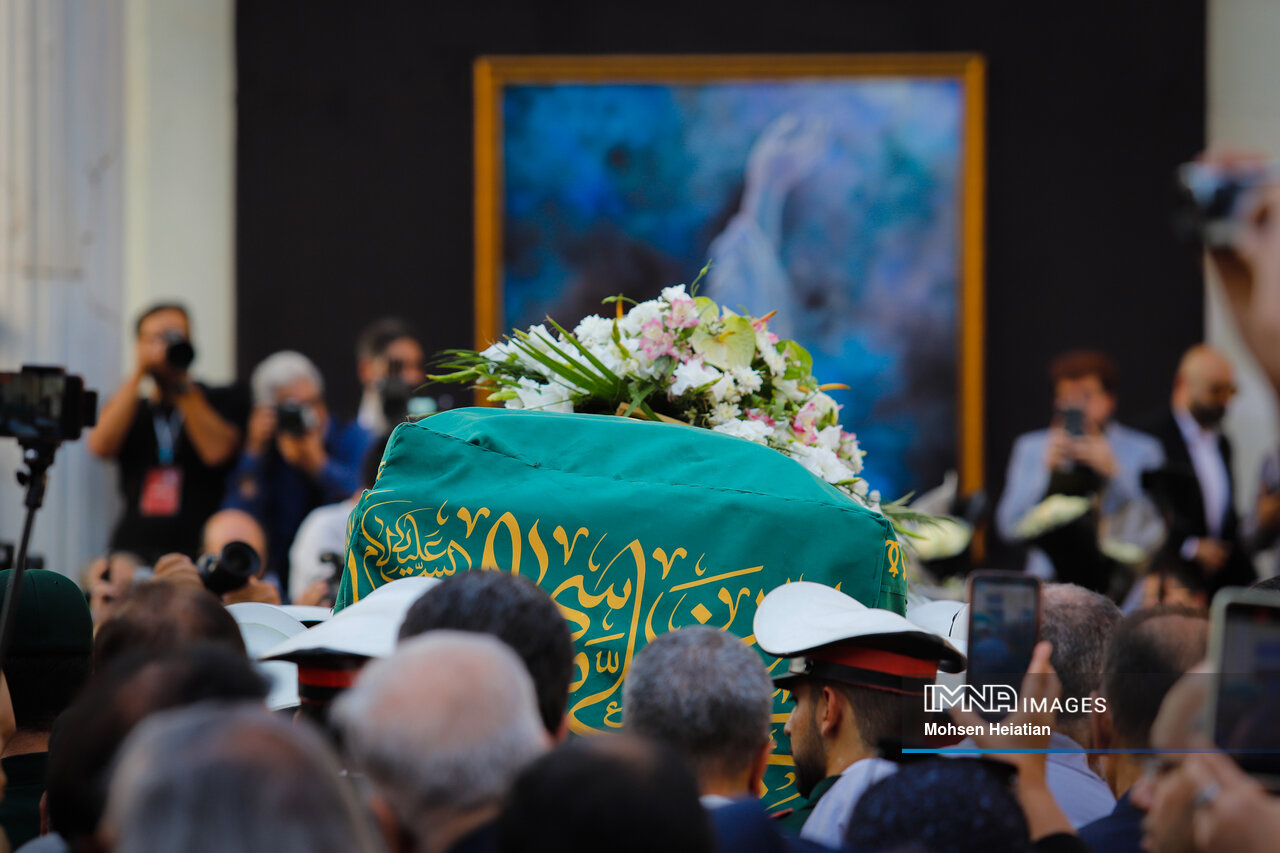Funeral Procession of Master Mahmoud Farshchian Takes Place in Isfahan