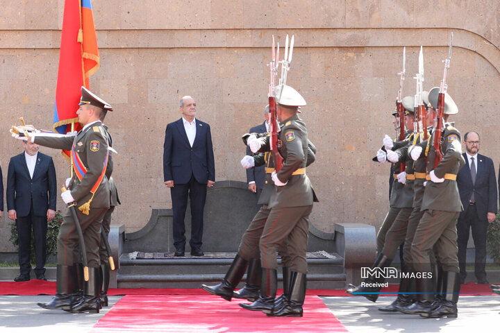 استقبال رسمی نخست وزیر ارمنستان از رئیس جمهور