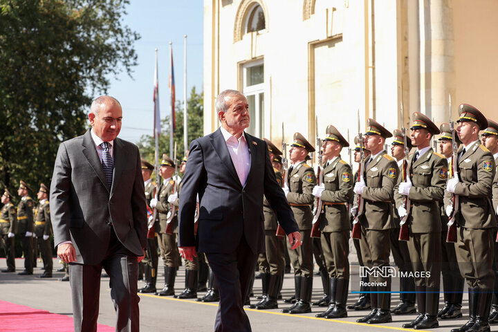 استقبال رسمی نخست وزیر ارمنستان از رئیس جمهور