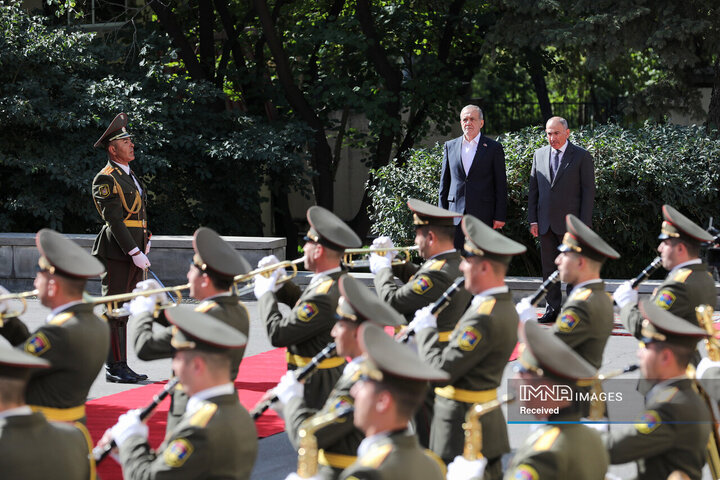 استقبال رسمی نخست وزیر ارمنستان از رئیس جمهور
